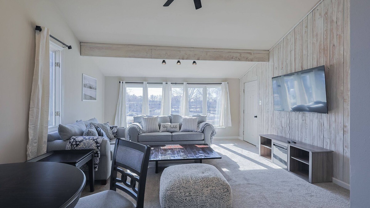Airport Township House | Morrow Getaway - Large & Comfy