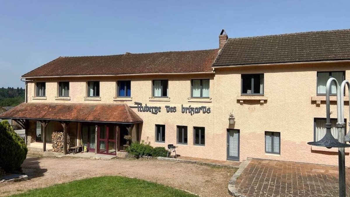 Quarre-les-Tombes House | Morvan, Ancienne Auberge des Brizards. Fishing and nature.
