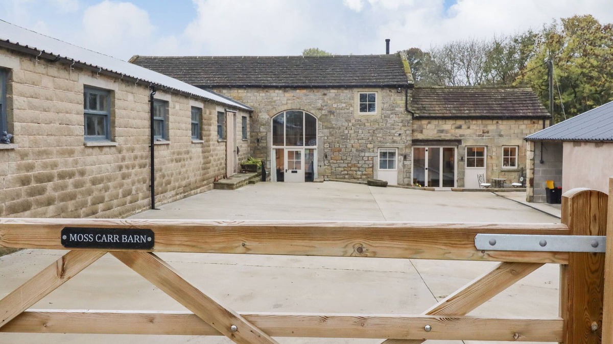 Lofthouse Cottage | MOSSCARR BARN, pet friendly, luxury holiday cottage in Pateley Bridge