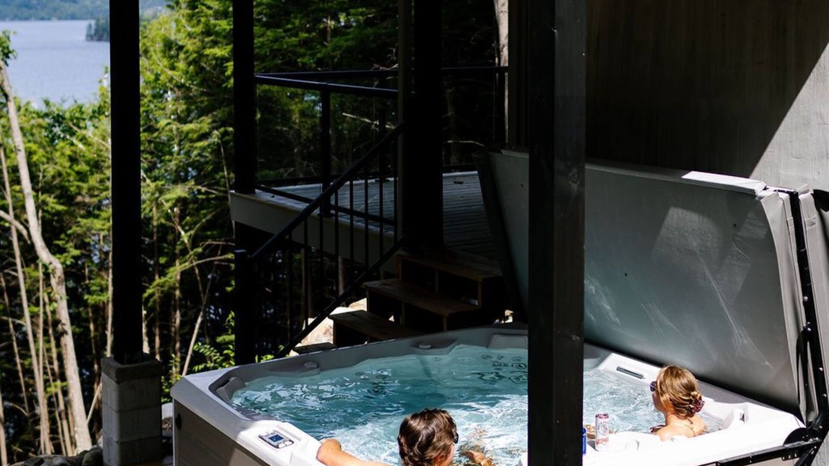 Dysart et al Cottage | Mossrock Retreat - Stunning New Luxury Cottage & Hot Tub on Redstone Lake