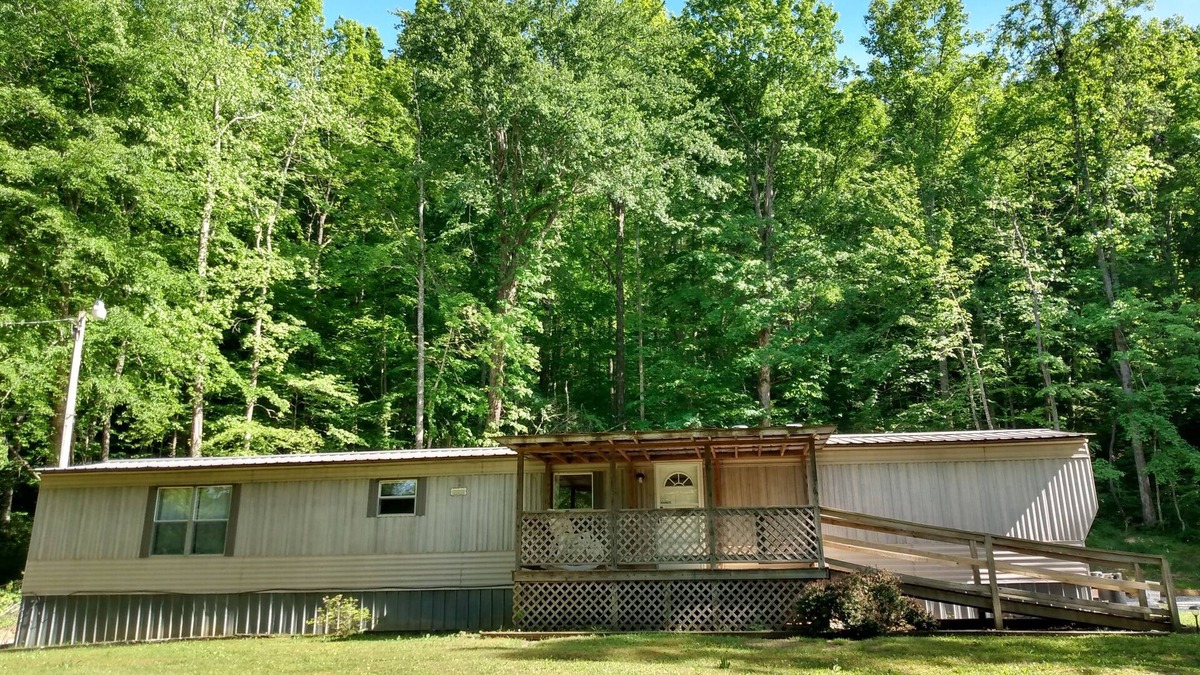 Robbins House | Mossy Ridge- Trail #4, 88 &95 access- 3 bedroom- 6 person home on Brimstone Road