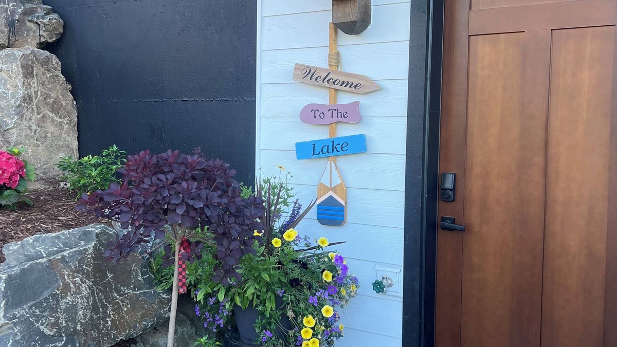 Mossyrock House | Mossyrock, WAnCharming Retreat with Lake Views!