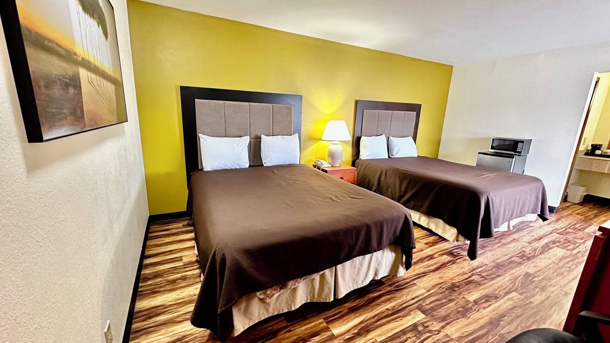 Iola Hotel | Most Affordable Motel Rooms in Iola - Regency Inn iola