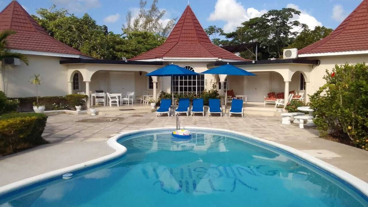 Runaway Bay Villa | Most Affordable Private Villa with pool In Runaway Bay