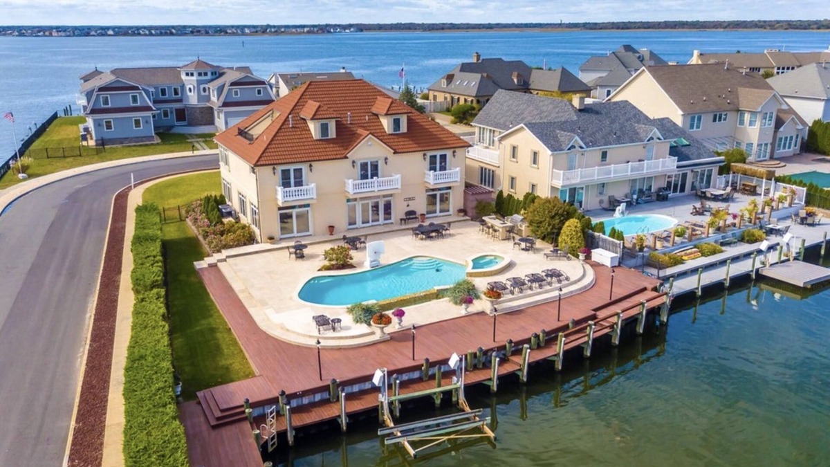 Mantoloking House | MOST DESIRABLE LOCATION IN MANTOLOKING SHORES
