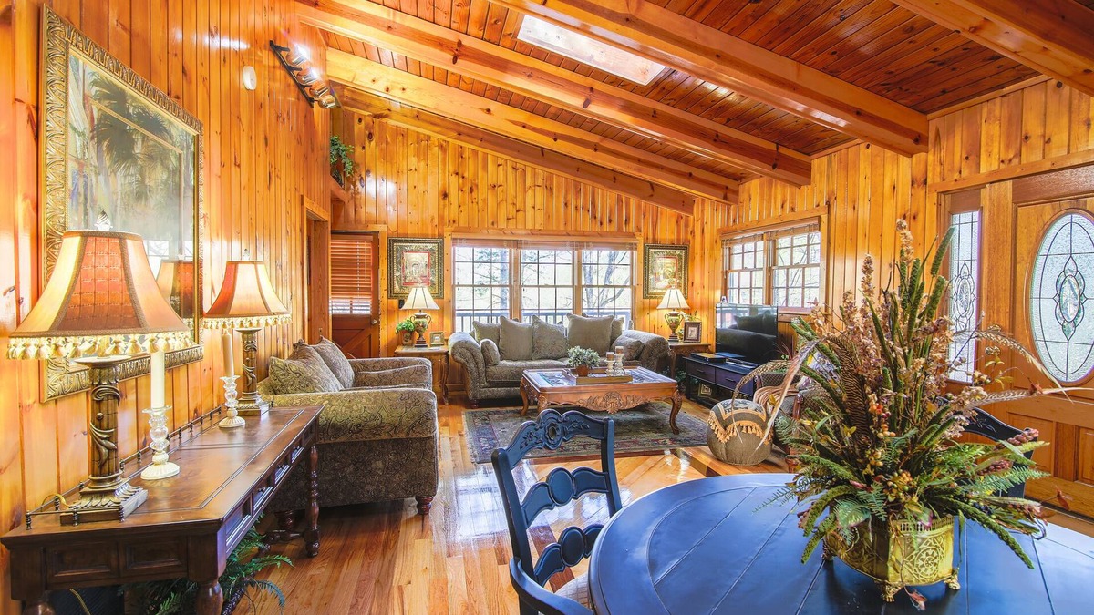 Helen Cabin | Most Popular Rental in Helen. 60 Second walk to Town. Free Parking. Jacuzzi.