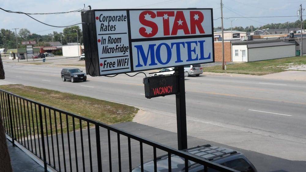 Macomb Hotel | Motel ∙ 2 guests