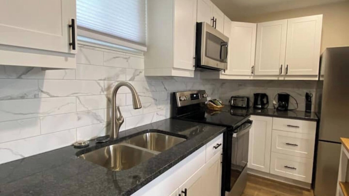 Cookstown Apartment | Motel 400 & Suites Single Kitchenette Unit A