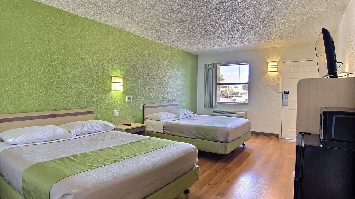 North Loop Hotel | Motel 6 Austin, TX - Central Downtown UT