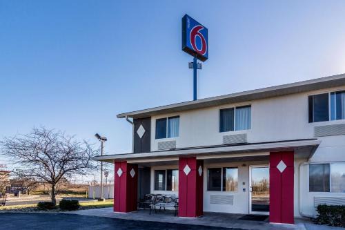 Barkeyville Hotel | Motel 6-Barkeyville, PA