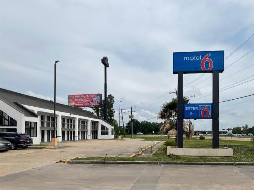 Broadmoor Hotel | Motel 6 Baton Rouge East, LA I12