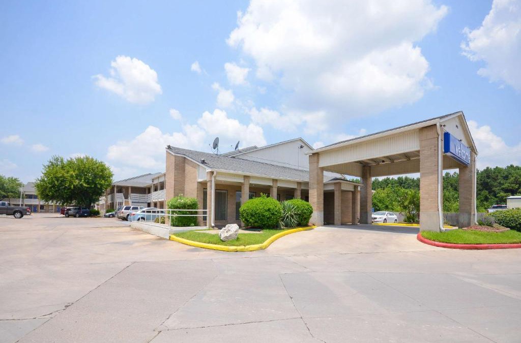 Mont Belvieu Hotel | Motel 6-Baytown, TX - Baytown East