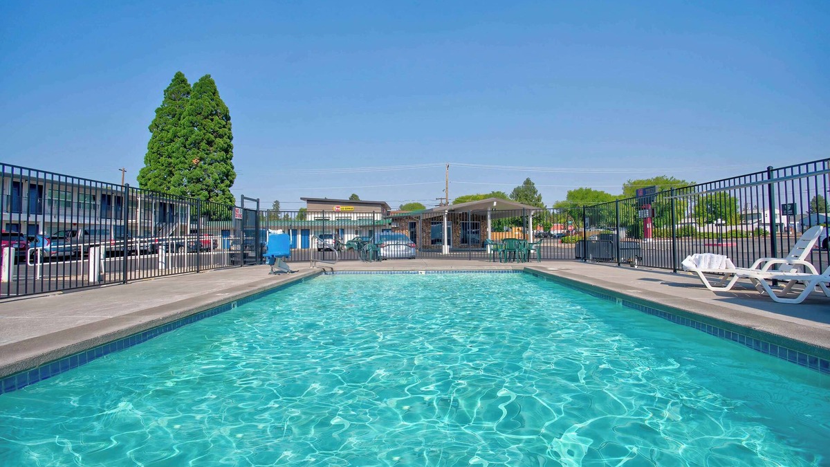 Larkspur Hotel | Motel 6 Bend, OR
