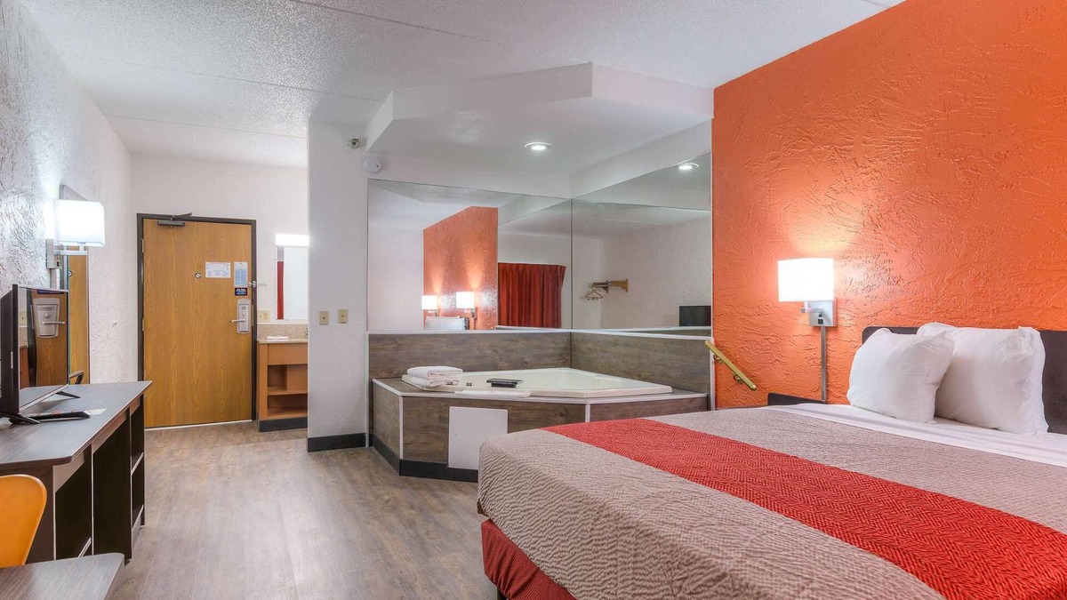 Bridgeview Hotel | Motel 6 Bridgeview, IL