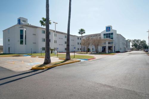 Brownsville Hotel | Motel 6-Brownsville, TX