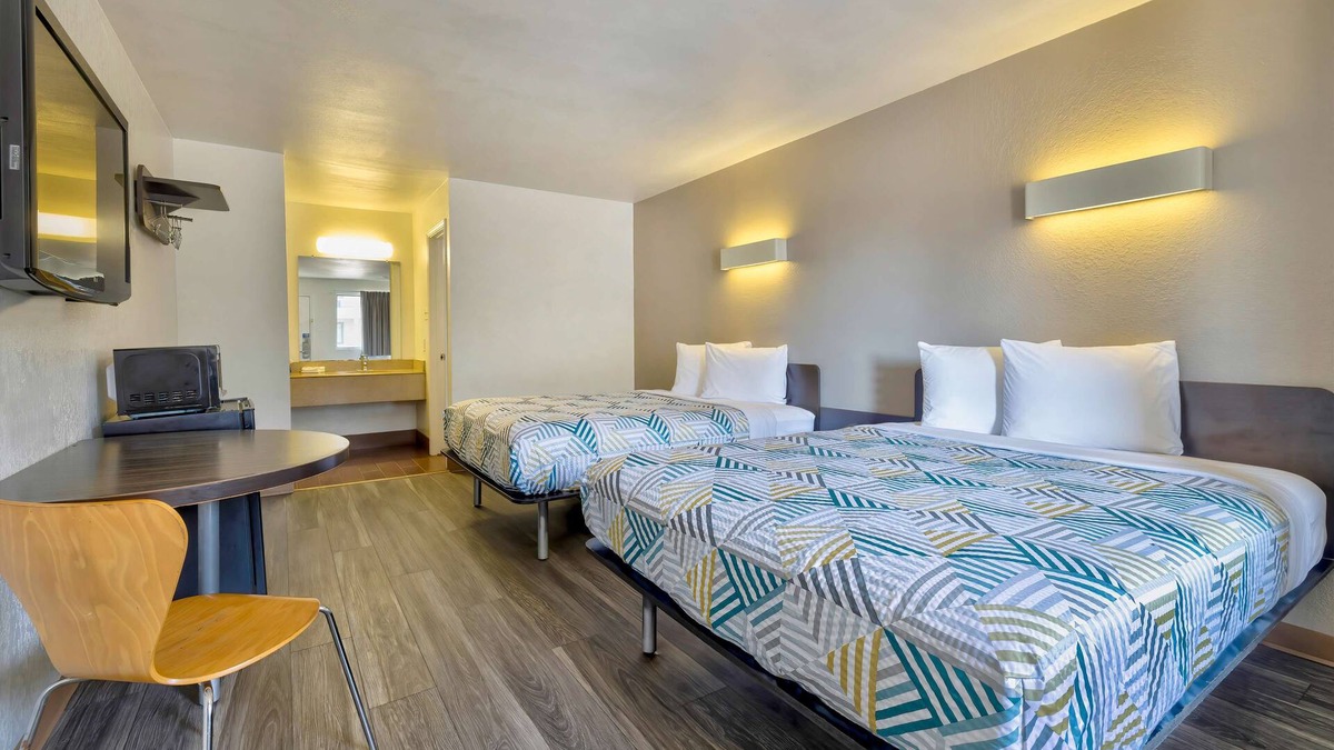 Bryan Hotel | Motel 6 Bryan, TX - College Station
