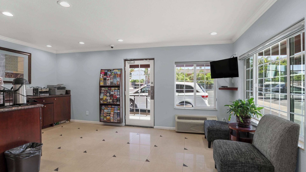 Olde Carlsbad Hotel | Motel 6 Carlsbad, CA - North