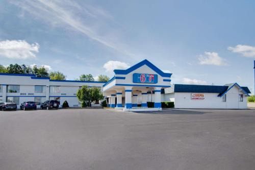 Clarion Hotel | Motel 6-Clarion, PA