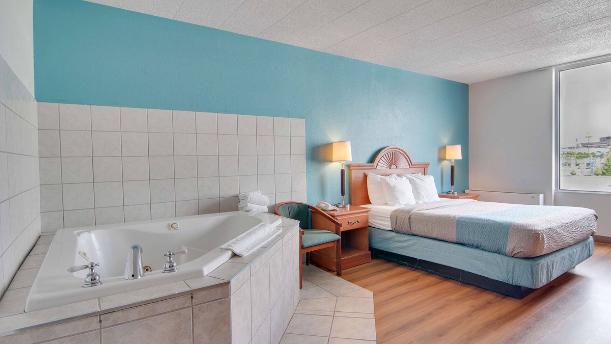 Clarion Hotel | Motel 6 Clarion, PA