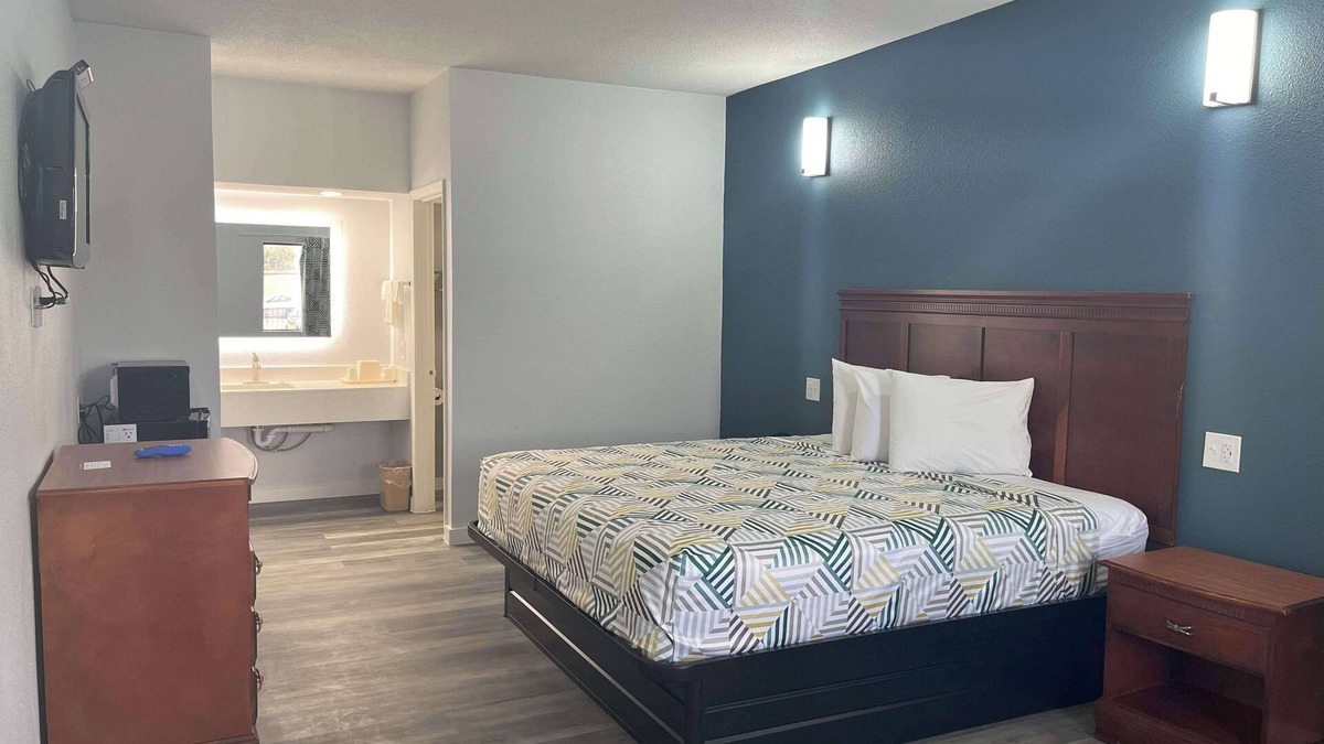 Cleveland Hotel | Motel 6 Cleveland, MS - Delta State University