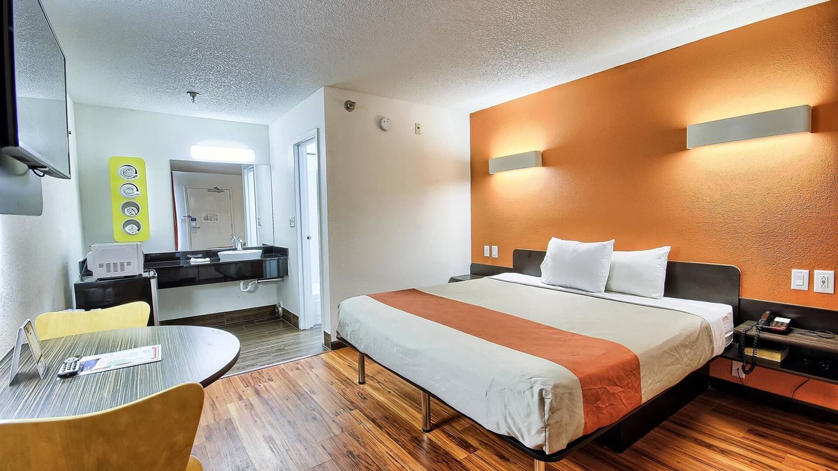 Columbus Hotel | Motel 6 Columbus, OH - West