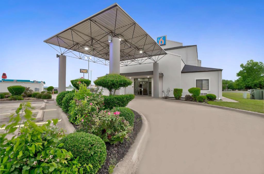 Denison Hotel | Motel 6-Denison, TX