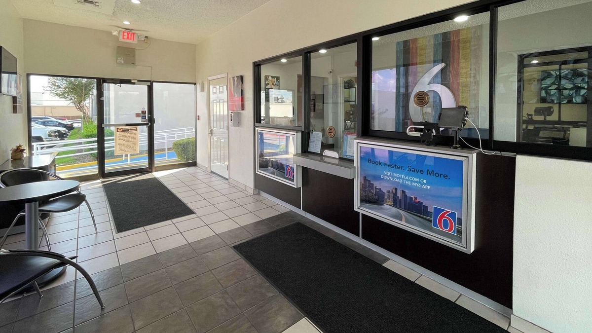 Duncanville Hotel | Motel 6 Duncanville, TX - Dallas