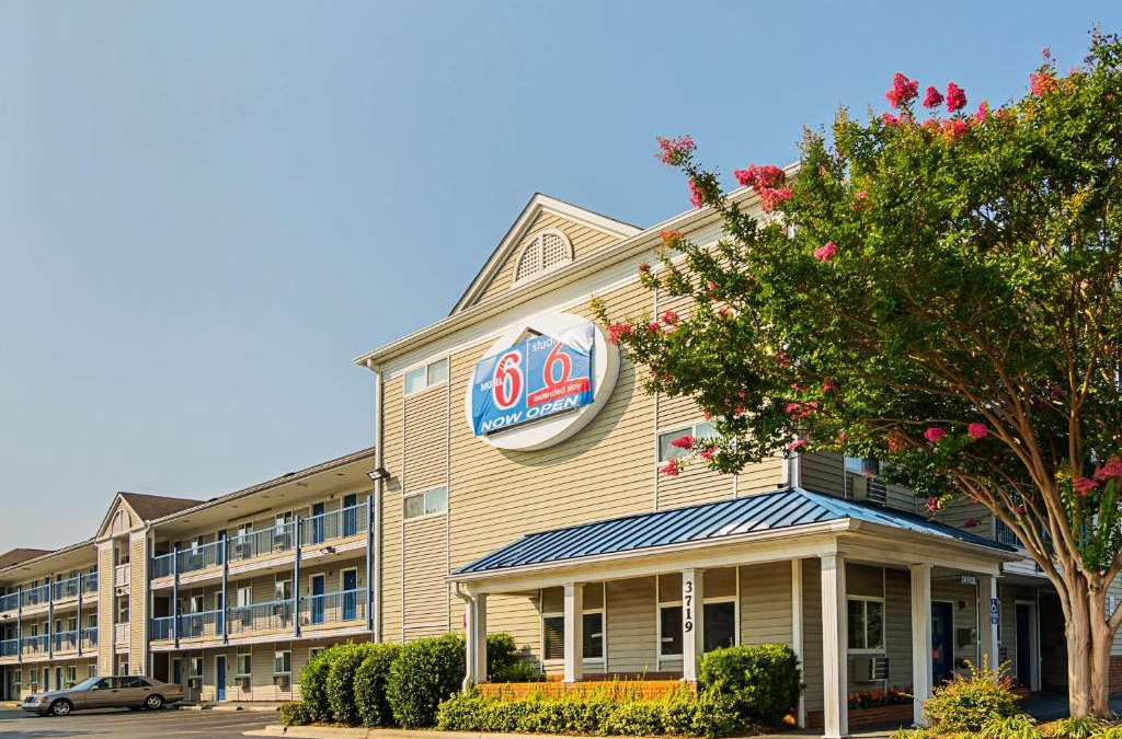 Terry Sanford Hotel | Motel 6-Fayetteville, NC - Fort Liberty Area