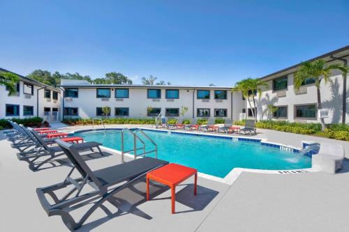 River Oaks Hotel | Motel 6-Fort Lauderdale, FL