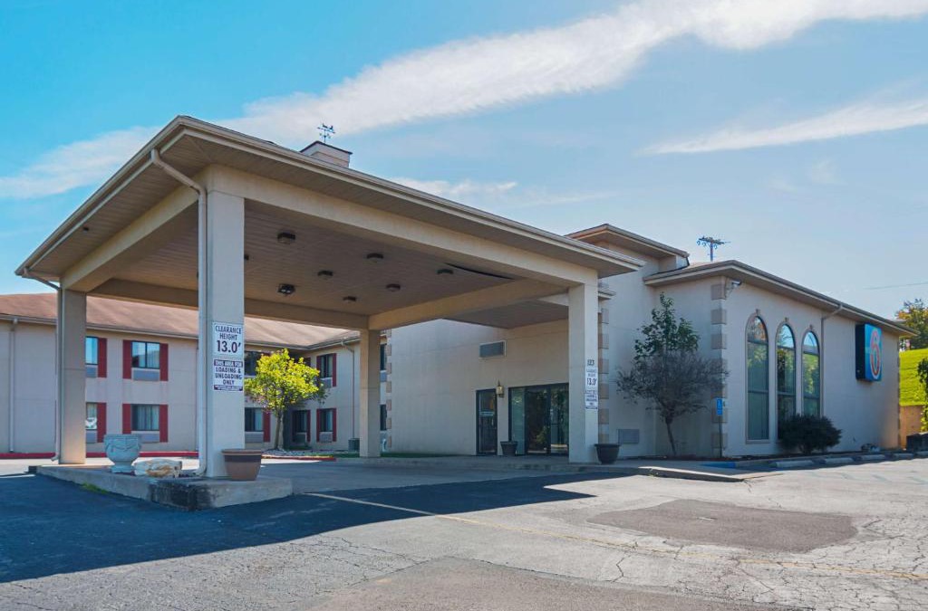 Hannibal Hotel | Motel 6-Hannibal, MO