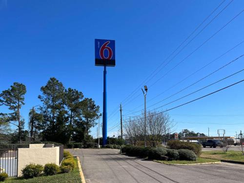Hattiesburg Hotel | Motel 6 Hattiesburg, MS