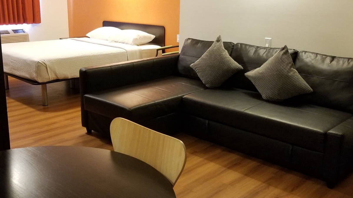 Innisfail Hotel | Motel 6 Innisfail, AB