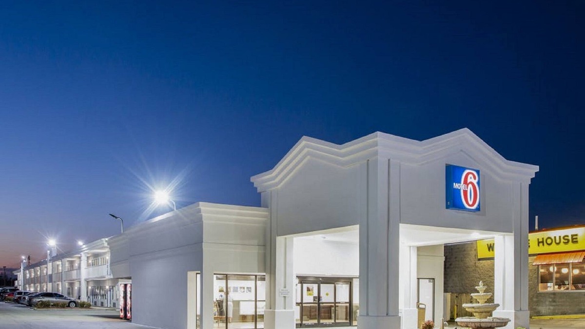 Jacksonville Hotel | Motel 6 Jacksonville, NC