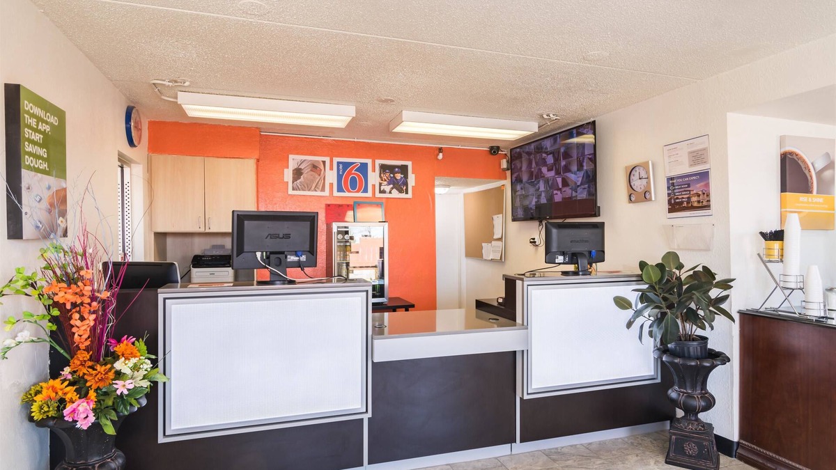 Joliet Hotel | Motel 6 Joliet, IL - I-80