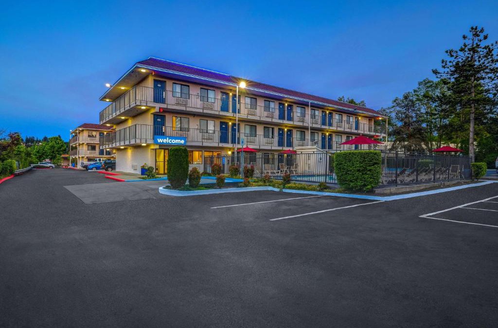Totem Lake Hotel | Motel 6-Kirkland, WA - North Kirkland
