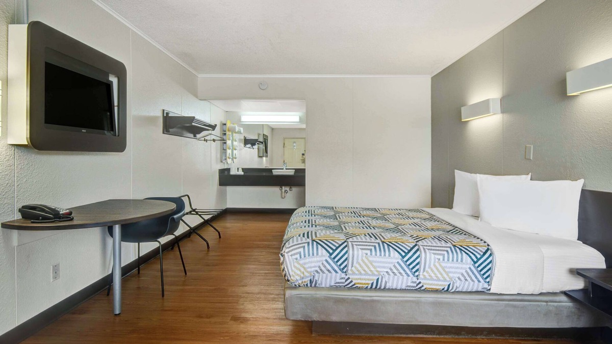 Lima Hotel | Motel 6 Lima, OH