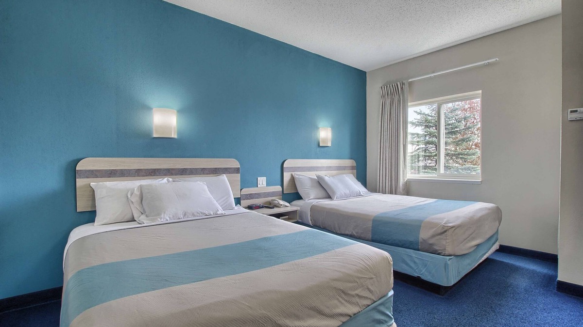 Westminster Hotel | Motel 6 London, ON - Ontario