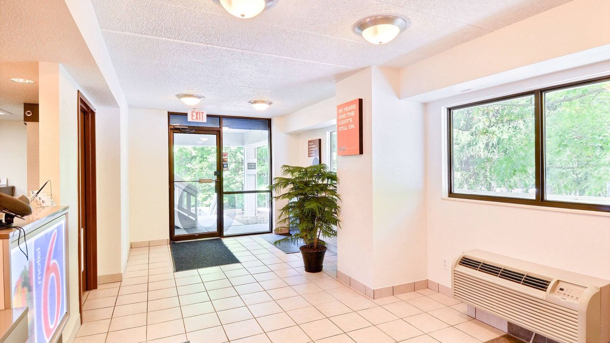 Nashua Hotel | Motel 6 Nashua, NH - South