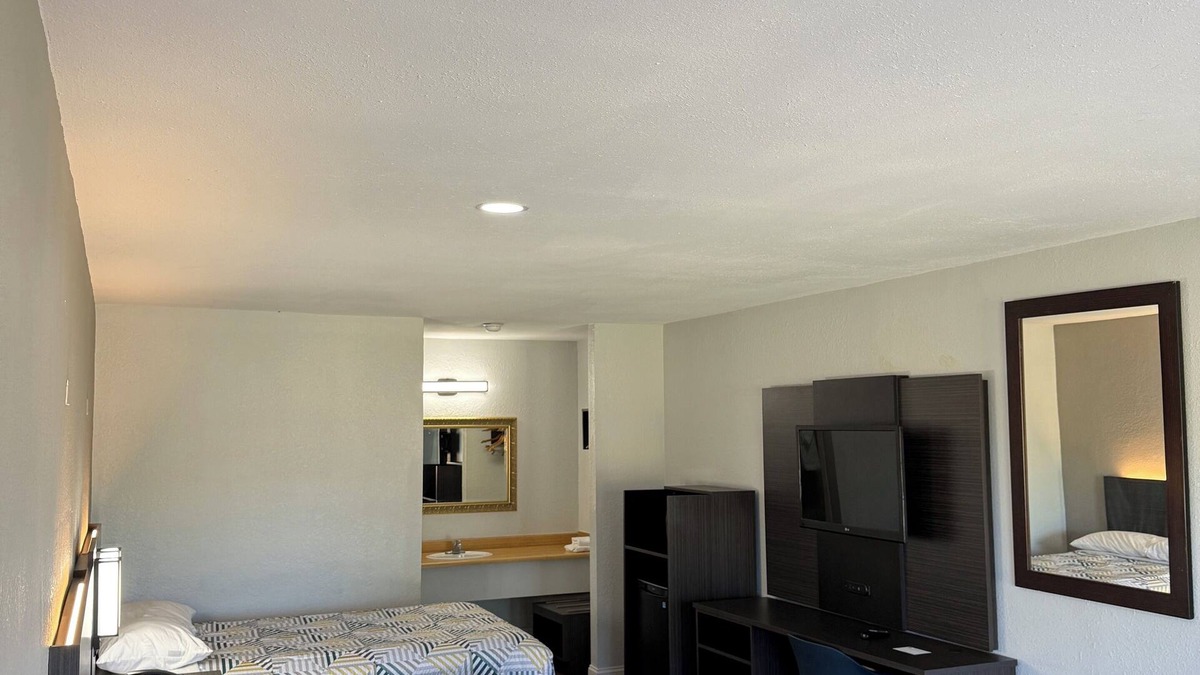 Reservoir Hotel | Motel 6 Newport News, VA - Fort Eustis