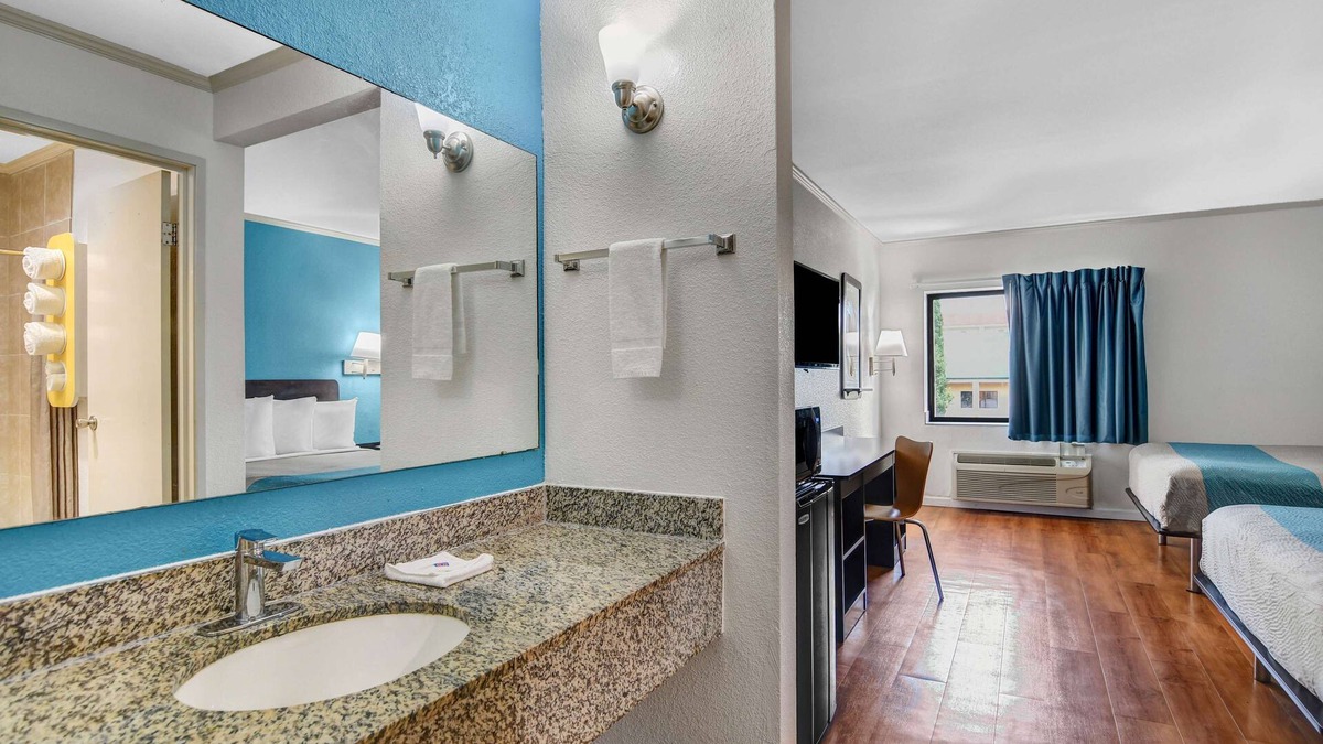 Peachtree Corners Hotel | Motel 6 Norcross, GA