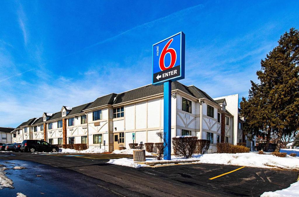 Palatine Hotel | Motel 6-Palatine, IL - Chicago Northwest