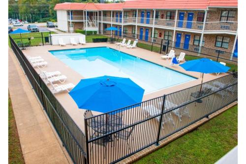 Palestine Hotel | Motel 6-Palestine, TX