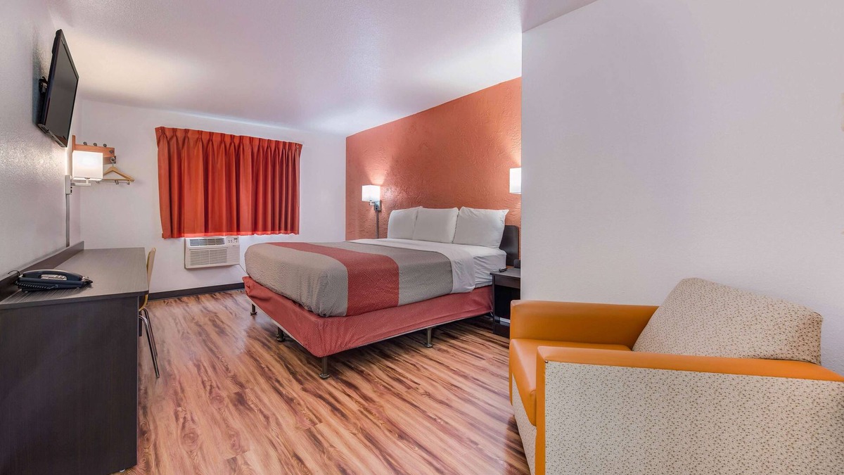 St. Paul Hotel | Motel 6 Saint Paul, MN - I-94