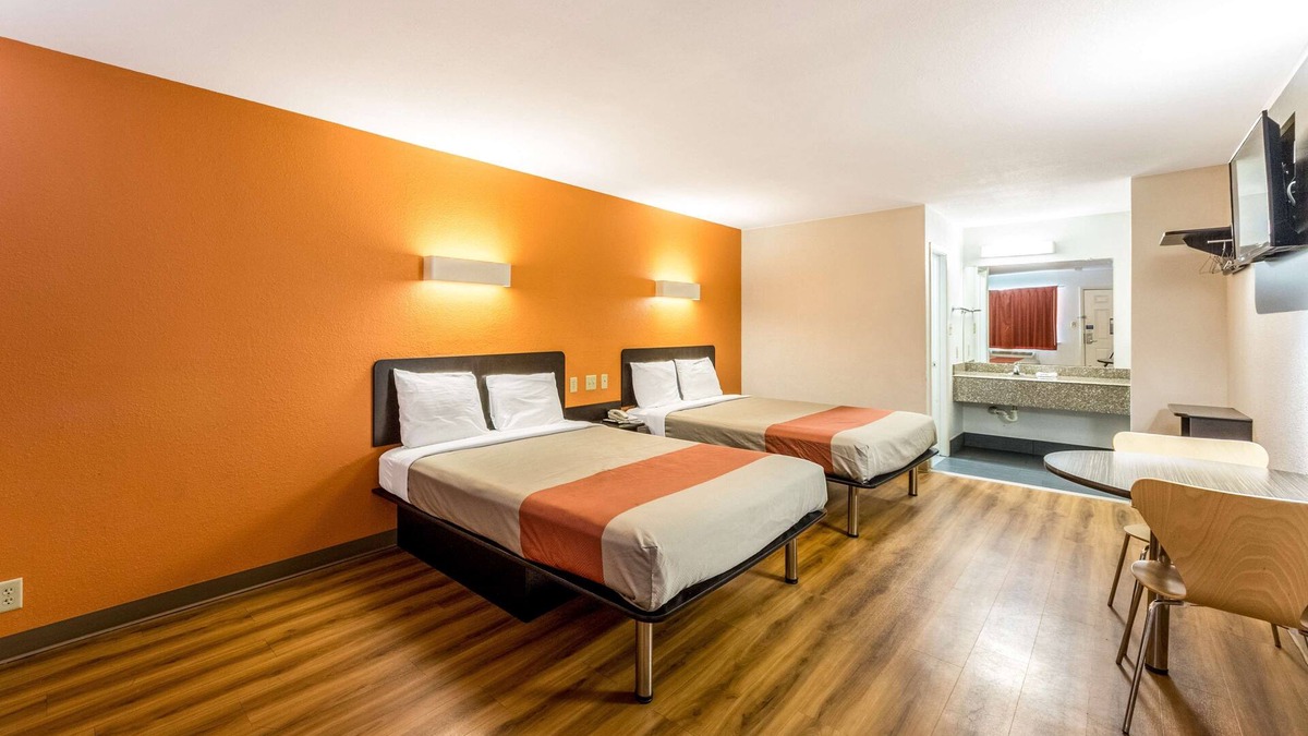 San Antonio Hotel | Motel 6 San Antonio, TX - South WW White Rd