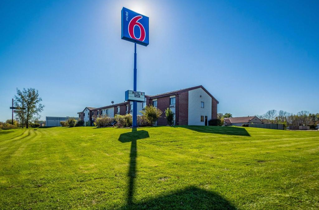 Saukville Hotel | Motel 6-Saukville, WI