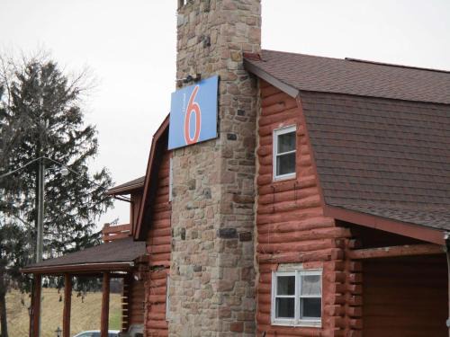 Bernville Hotel | Motel 6-Shartlesville, PA