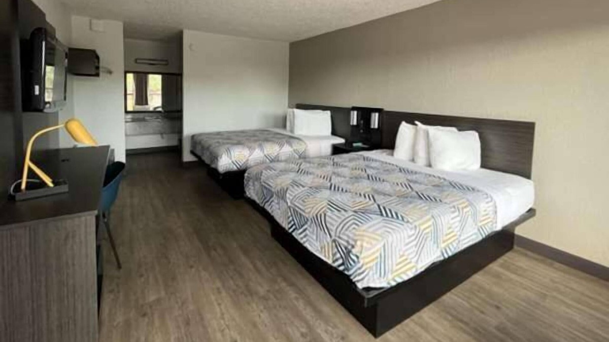 Weeki Wachee Hotel | Motel 6 Spring Hill, FL - Weeki Wachee