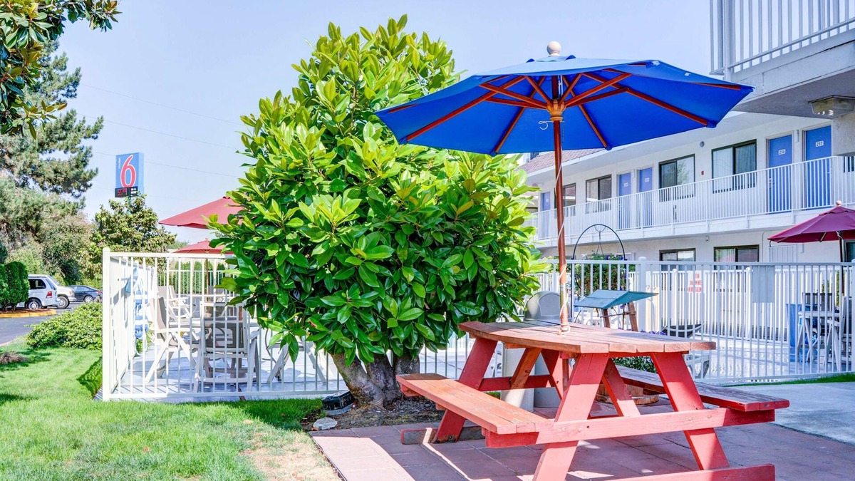 Springfield Hotel | Motel 6 Springfield, OR - Eugene North