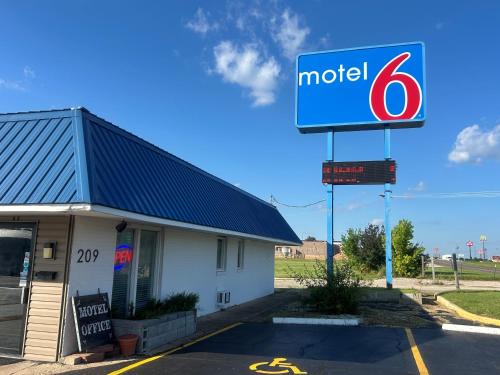 Sullivan Hotel | Motel 6 Sullivan MO