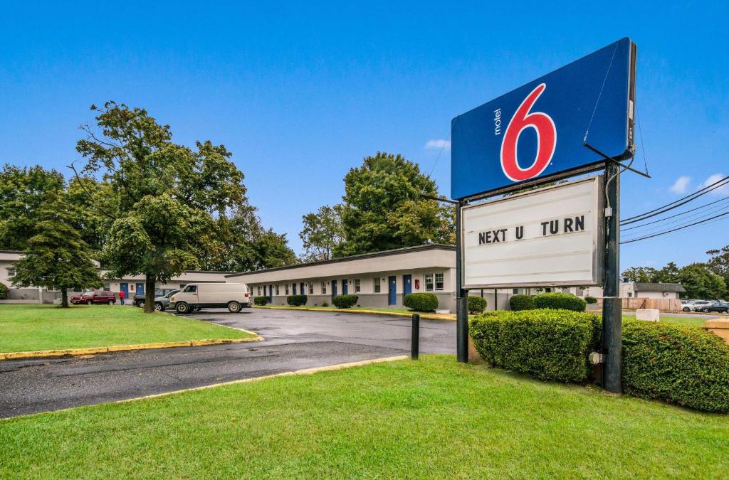 Neptune City Hotel | Motel 6-Tinton Falls, NJ